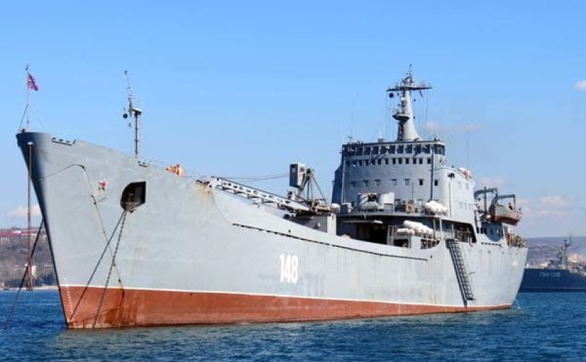 СМИ: помимо «Орска» в Бердянске также были повреждены еще три военных корабля и склад боеприпасов России