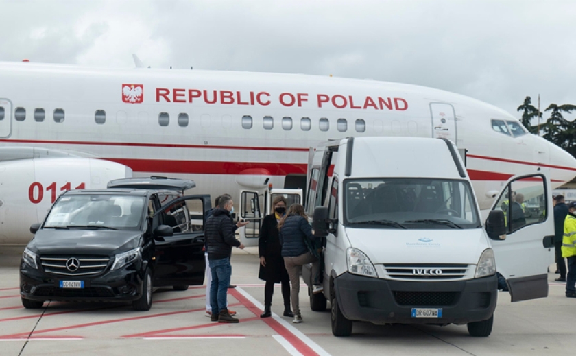Президент Польши Анджей Дуда вывез в Италию онкобольных детей из Украины