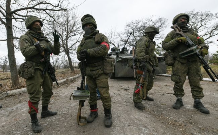 Пропагандисты РФ заставляют российских солдат сниматься в агитационных роликах