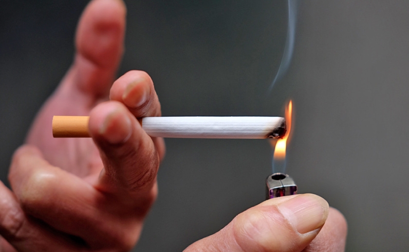 В Германии возник дефицит сигарет из-за закрытого в Харькове картонного завода
