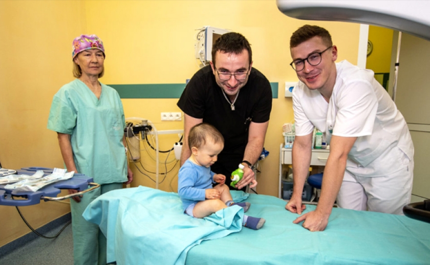 Запис вже розпочався: Лікарня в Кракові безкоштовно обстежить 1800 дітей-біженців з України