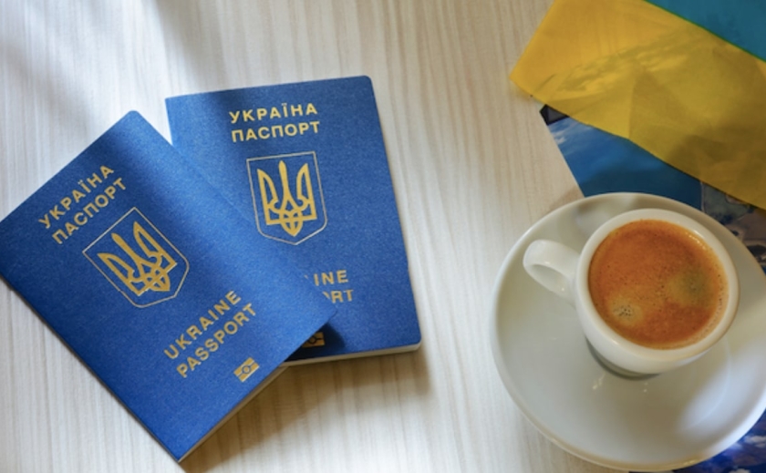 З 1 листопада в Україні здорожчає вартість оформлення паспортів