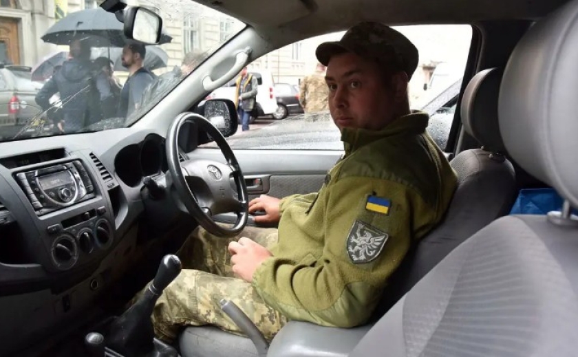 В Україні узаконили автомобілі з правим розташуванням керма