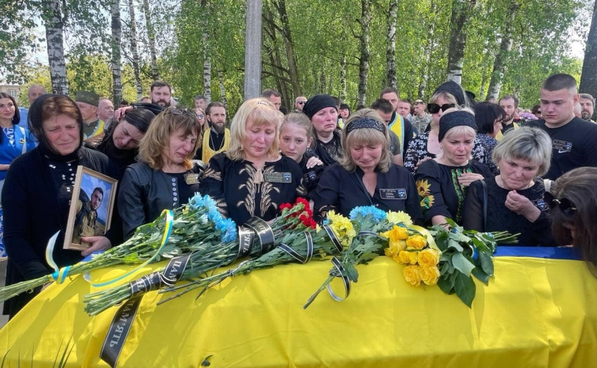 В Україні з'явилася перша братська могила військових, які загинули на війні з РФ