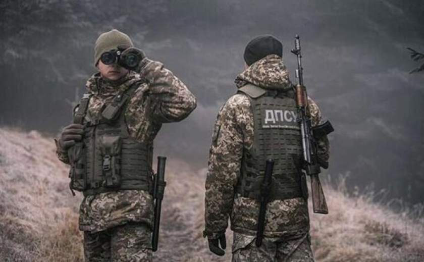 На Закарпатті двоє прикордонників втекли за кордон під час несення служби: деталі