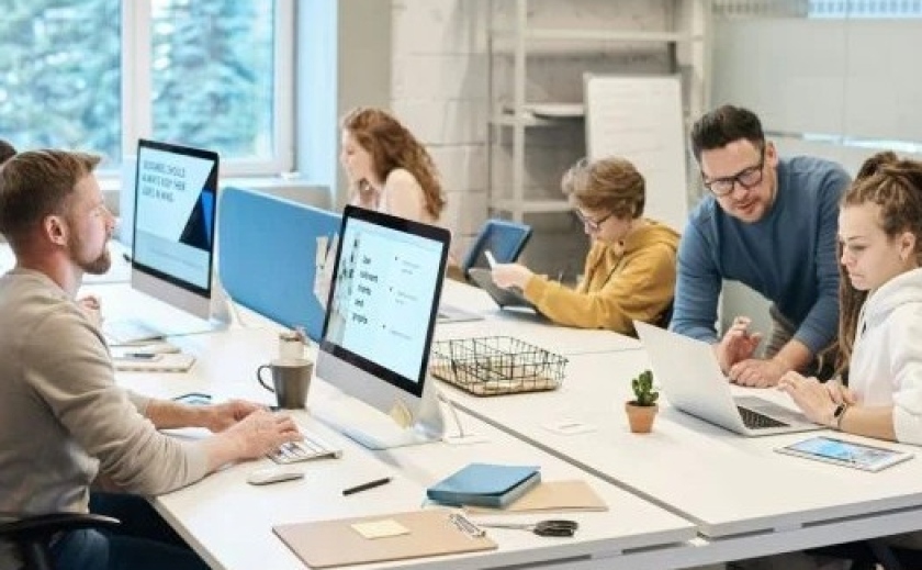 В Україні роботодавцям дозволять читати робочі листування працівників: новий проєкт Трудового кодексу