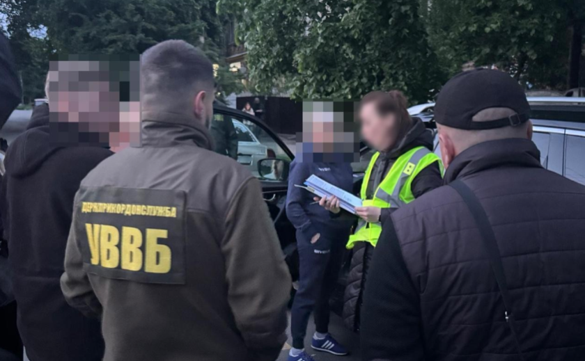 Вчителька географії організувала схему переправлення осіб через кордон: подробиці