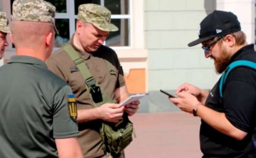 Значна частина українців може втратити бронь від мобілізації після 28 травня: кого торкнеться
