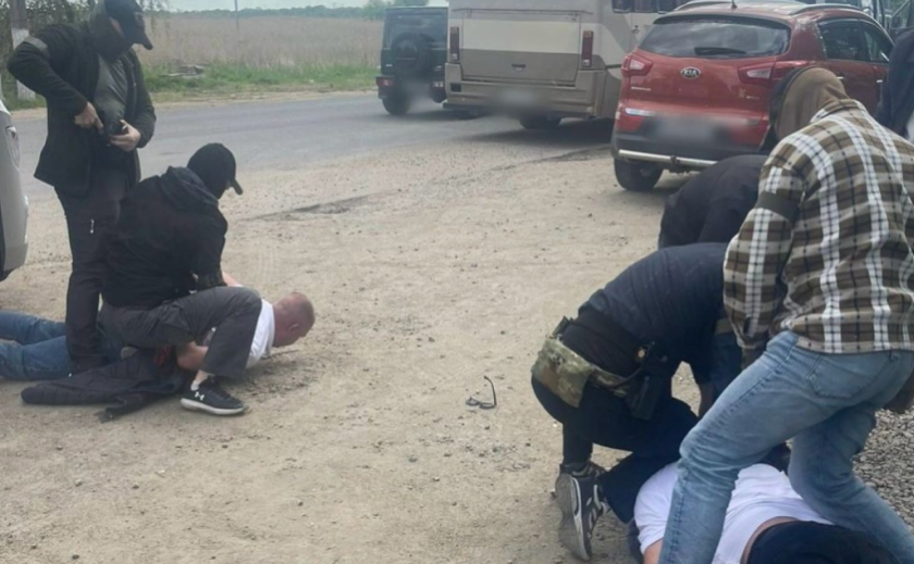 Чергова спроба втечі: водії міжнародного автобуса намагались перевезти чоловіка у відсіку для інструментів