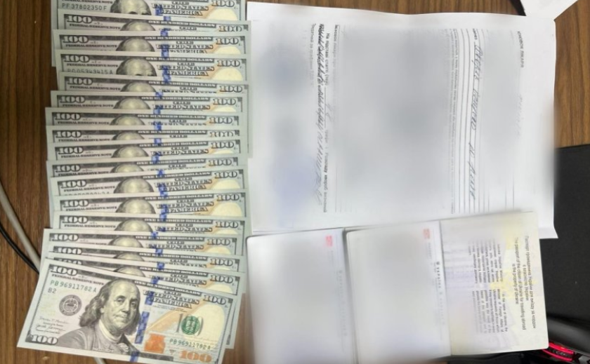 Пропонував хабар за втечу: на кордоні затримали ще одного ухилянта