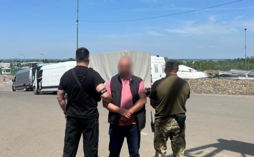 $18 500 за втечу «під ключ»: правоохоронці викрили канал незаконного переправлення чоловіків за кордон