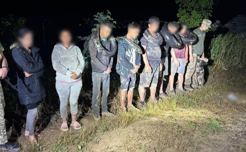 На Закарпатті двоє жінок допомагали пʼятьом ухилянтам втекти з країни: прикордонники зупинили групу порушників