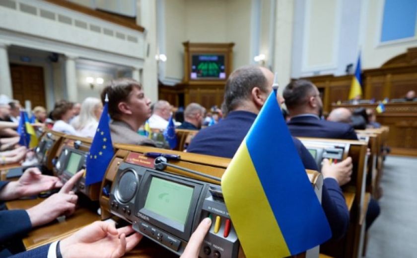 В Україні збільшать поріг для покарання чиновників за недостовірне декларування, але знизять щодо незаконного збагачення