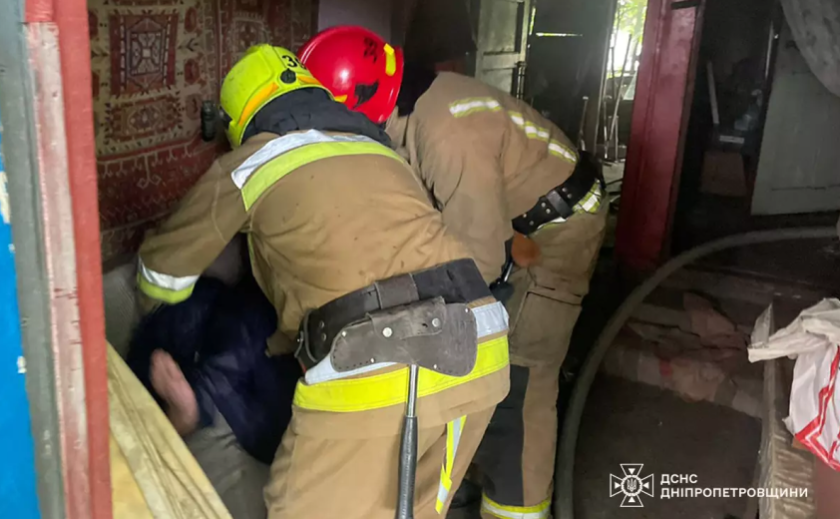 Жовті Води: ліквідовуючи пожежу у будинку, вогнеборці врятували чоловіка