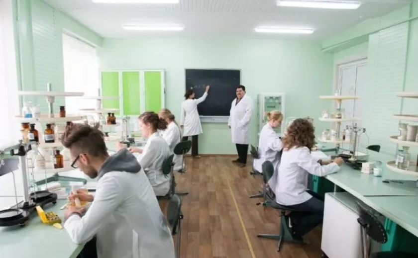 В Україні військова підготовка для студентів-медиків і фармацевтів стала обовʼязковою