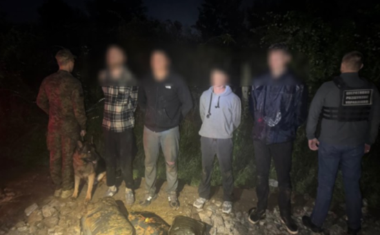 Сам пішов і ще трьох прихопив: на Закарпатті затримали трьох втікачів