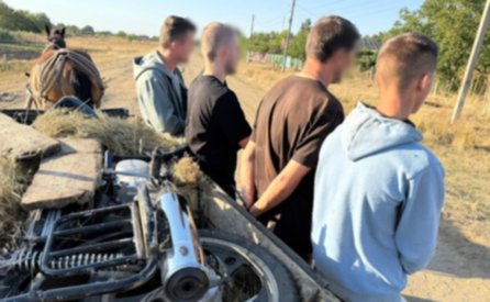 Замінили мотоцикли на підводу: на Одещині прикордонники зупинили чергову спробу втечі