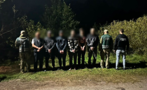 Намагалися втекти з країни: на Закарпатті затримали групу порушників кордону та їх переправника