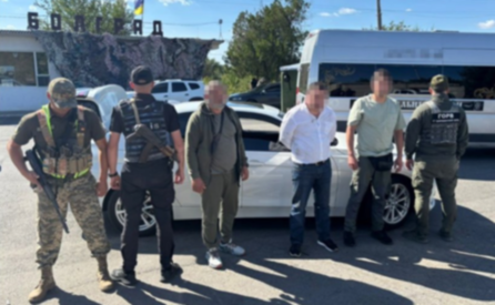Фальшивий прокурор з фальшивими понятими: на кордоні затримали організатора схеми разом із втікачами