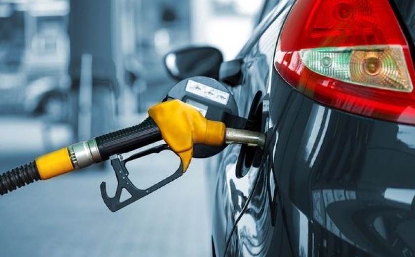 Продавці алкоголю і тютюну та працівники АЗС мають отримувати зарплату не менше 16 тис. грн у містах і 12 тис. грн у селах