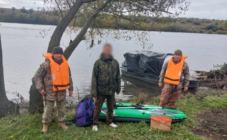 Хотів втекти з країни на надувному човні: прикордонника затримали порушника