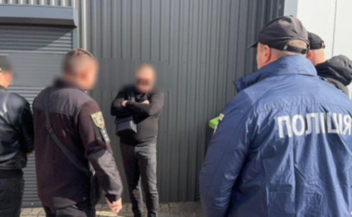 Знімав військовозобов’язаних з розшуку: правоохоронці викрили черговий канал ухилення від мобілізації