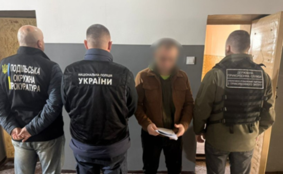 Організував схему незаконного переправлення чоловіків за кордон у СІЗО: зловмиснику повідомлено про підозру