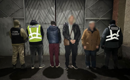 «Спецтрансфер» за кордон: у Вінницькій області місцевий таксист організував канал втечі для військовозабовʼязаних чоловіків