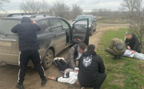 У багажнику через кордон: прикордонники викрили ще один канал втечі з країни