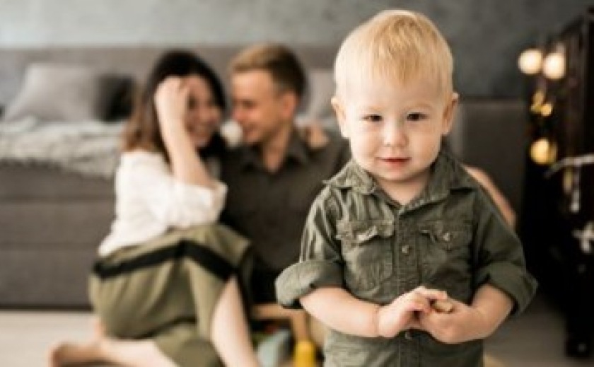 8000 гривень щомісяця зможуть отримувати працюючі батьки дітей віком від 1 до 3 років