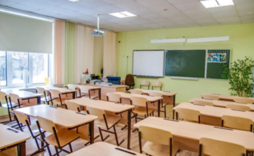 Молотки, вейпи та іграшкова зброя: МОН затвердило перелік заборонених предметів у школах