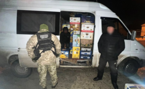 Ховався в мікроавтобусі серед ящиків з-під бананів: прикордонники викрили ще одного втікача