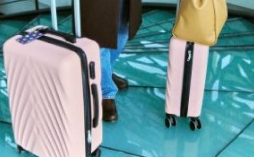 Увага, пільговий період завершився: іноземцям та особам без громадянства з посвідками на тимчасове проживання потрібно обміняти документи