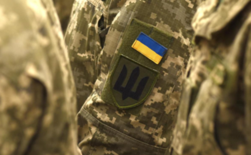 Чоловіки віком 60+ зможуть служити за контрактом: Президент підписав закон