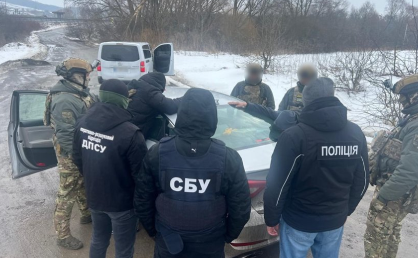 16 тисяч доларів за втечу з країни: організаторам «подорожі» оголошено про підозру