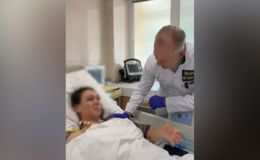 Осколки розірвали легеню, діафрагму та попали в печінку: у Дніпрі лікарі рятують 26-річну бойову медикиню