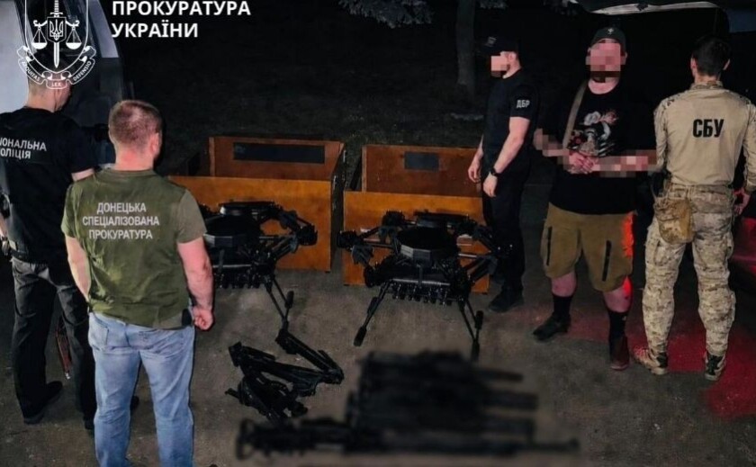 Викрадення військового майна та збут вогнепальної зброї: військовослужбовцю повідомлено про підозру