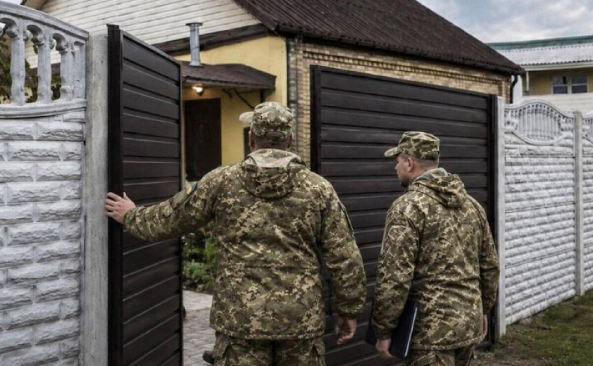 ТЦК начали вторгаться в частные дома: омбудсмен заявил о критическом количестве случаев нарушения прав человека